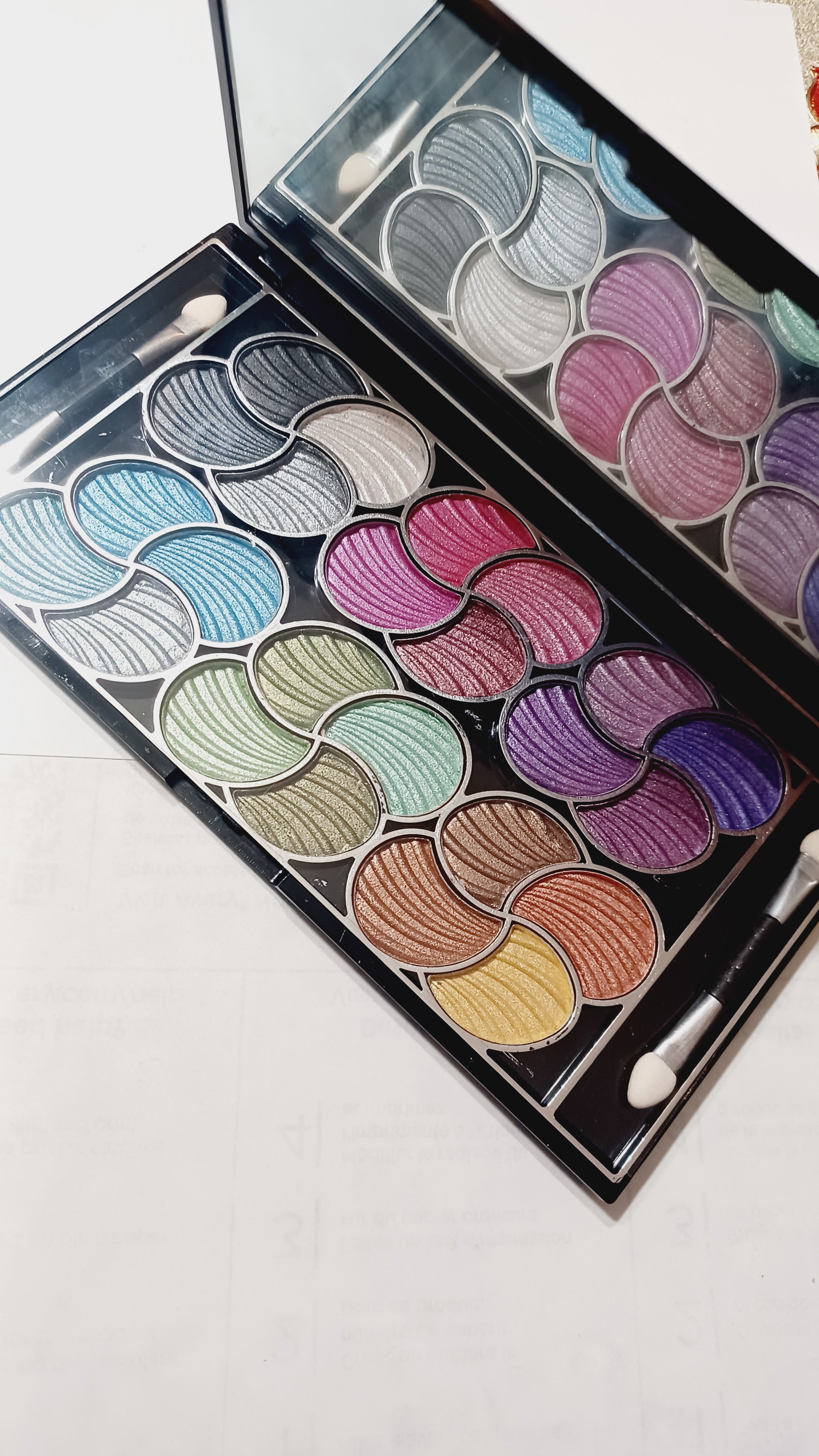 AMUSE Metallic Creamy Eye Shadow Palette