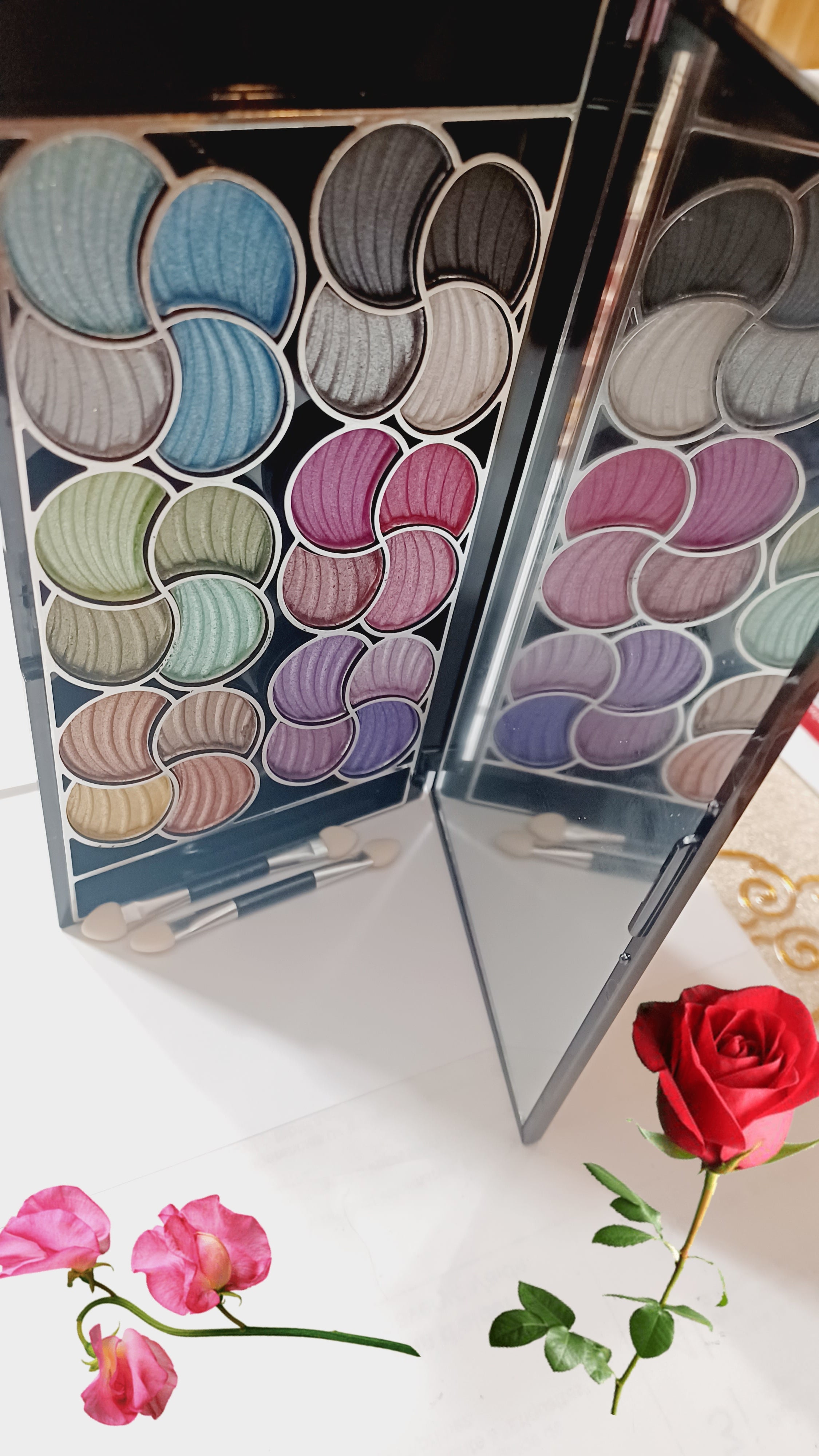 AMUSE Metallic Creamy Eye Shadow Palette