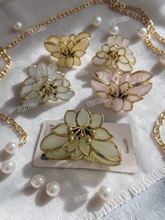Plastic Chick Flower Hair Clip